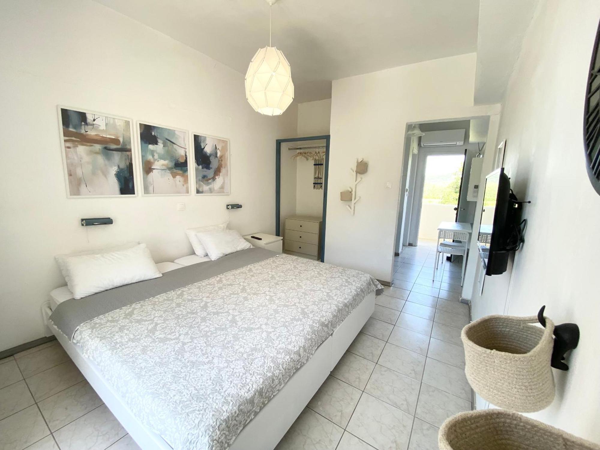 Navy Apartment With Mountain View &Private Parking Vatos Exterior photo
